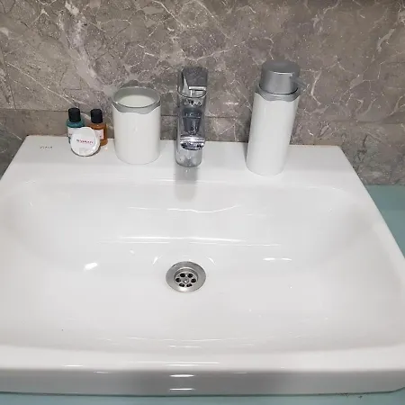 Express 2472 Apartment *