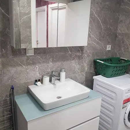 Apartment Express 2472 *